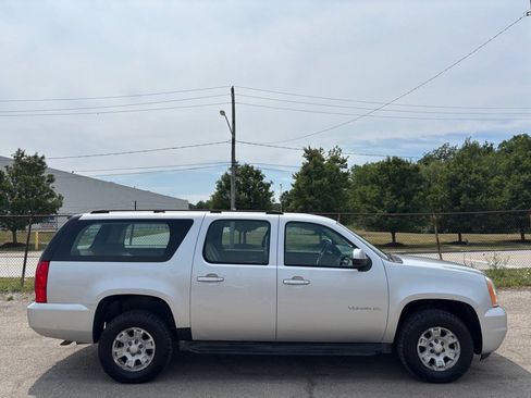 Used 2013 GMC Yukon XL 4WD image 2