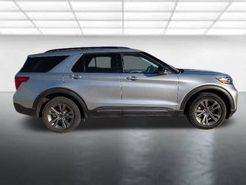 Used 2024 Ford Explorer XLT w/ Equipment Group 202A image 33