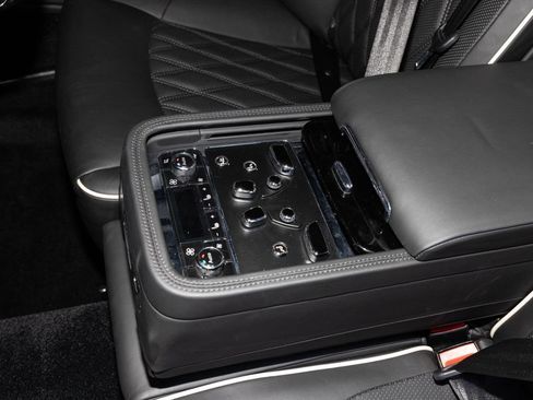 Used 2020 Bentley Mulsanne RWD image 54