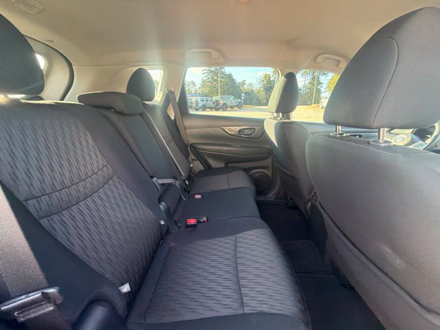 Used 2020 Nissan Rogue S FWD image 16