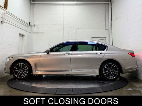 Used 2021 BMW 750i xDrive image 5