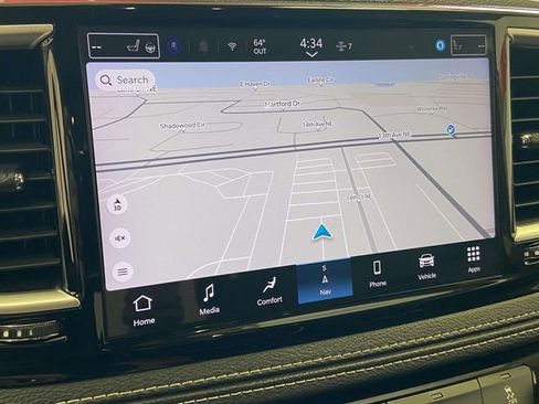 Used 2024 Chrysler Pacifica Select image 26