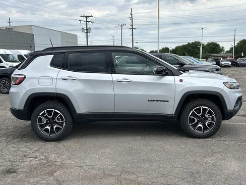 New 2026 Jeep Compass Trailhawk AWD/4WD image 2