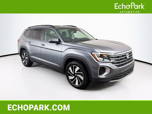 Used 2025 Volkswagen Atlas SE AWD/4WD image 1