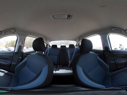 Used 2025 Nissan Versa SV image 39