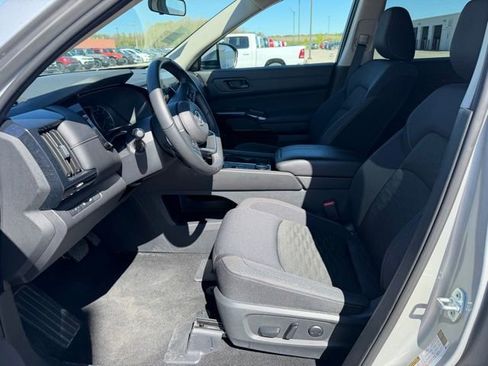 Used 2025 Nissan Pathfinder SV AWD/4WD image 4