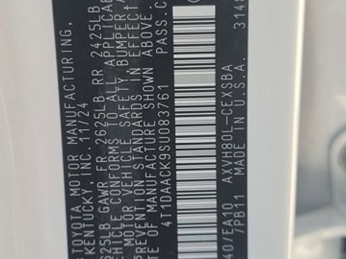 Used 2025 Toyota Camry SE image 29