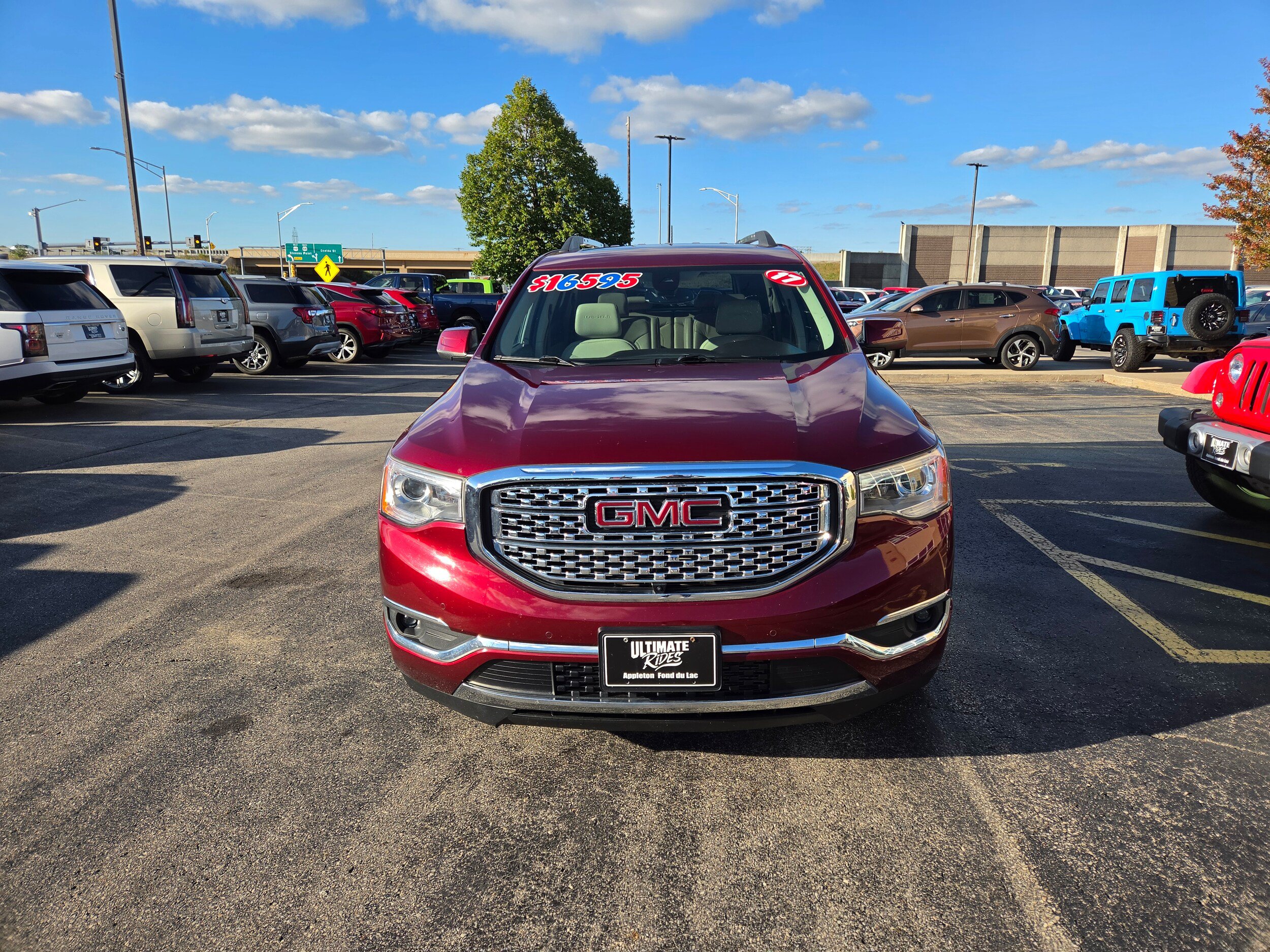 Used 2017 GMC Acadia Denali w/ Technology Package AWD/4WD image 2
