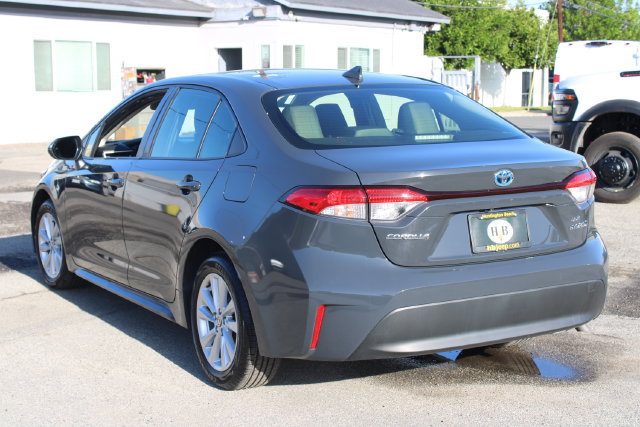 Used 2024 Toyota Corolla LE w/ LE Convenience Package FWD image 3