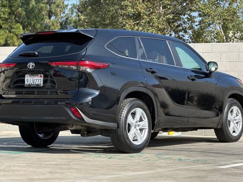 Used 2023 Toyota Highlander L FWD image 7