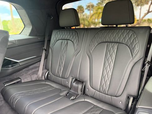 Used 2026 BMW X7 M60i image 25