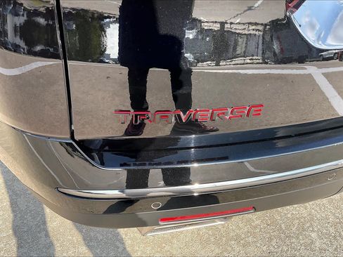 Used 2023 Chevrolet Traverse Premier w/ Redline Edition FWD image 19