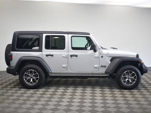 Used 2024 Jeep Wrangler Unlimited Sport AWD/4WD image 15