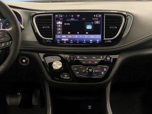 New 2026 Chrysler Pacifica Limited w/ S Appearance Package image 9