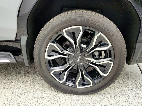 Used 2025 GMC Sierra EV Denali image 9