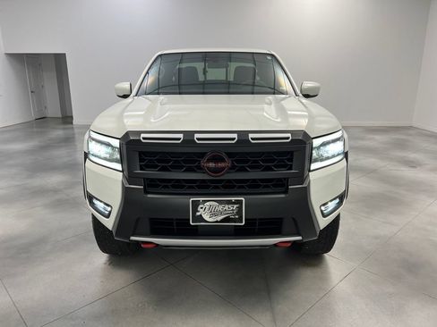 Used 2026 Nissan Frontier PRO-4X AWD/4WD image 3