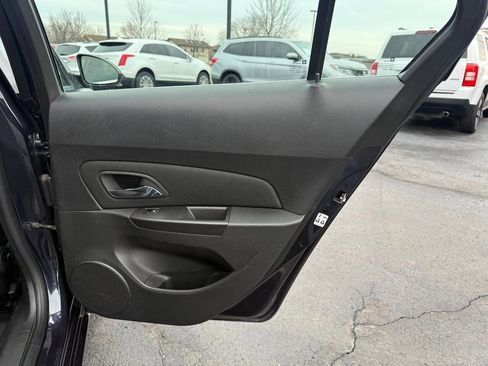Used 2016 Chevrolet Cruze LT image 20