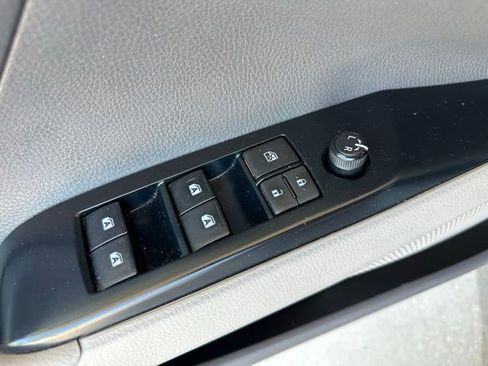 Used 2018 Toyota Camry LE image 22