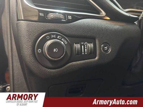 Used 2023 Jeep Cherokee Altitude Lux image 10