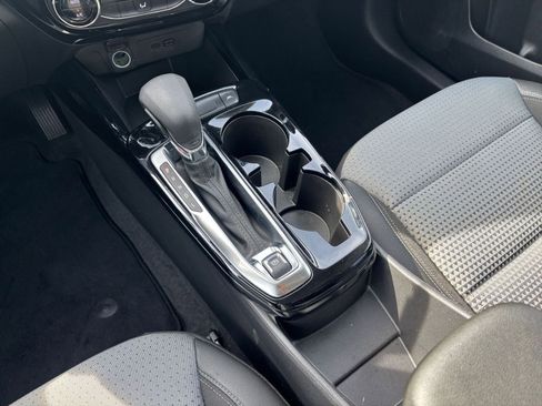 Used 2025 Chevrolet Trax LT image 40