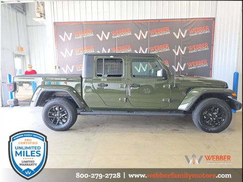 Used 2023 Jeep Gladiator Sport AWD/4WD image 1