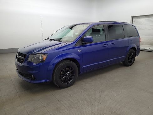Used 2019 Dodge Grand Caravan SE image 2