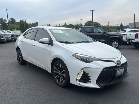 Used 2017 Toyota Corolla SE w/ Carpet Mat Package (TMS) FWD image 4