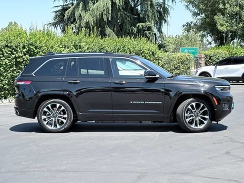 Used 2023 Jeep Grand Cherokee Overland w/ Advanced Protech Group III AWD/4WD image 4