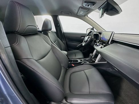 Certified 2025 Toyota Corolla Cross XLE FWD image 28