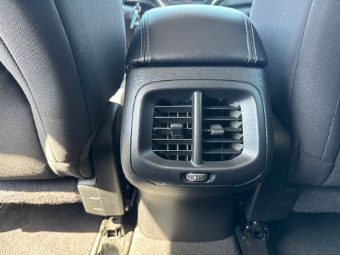 Used 2020 Jeep Cherokee Latitude FWD image 7
