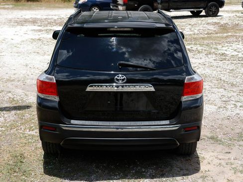 Used 2011 Toyota Highlander Limited w/ Tow Pkg FWD image 9