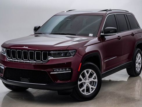 Used 2022 Jeep Grand Cherokee Limited image 3