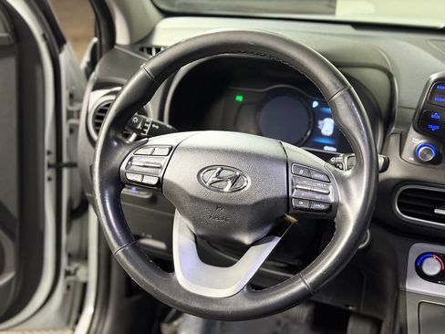 Used 2021 Hyundai Kona Limited w/ Cargo Package FWD image 12