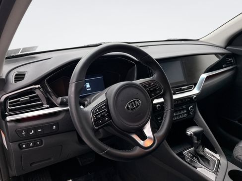 Used 2020 Kia Niro EX image 10