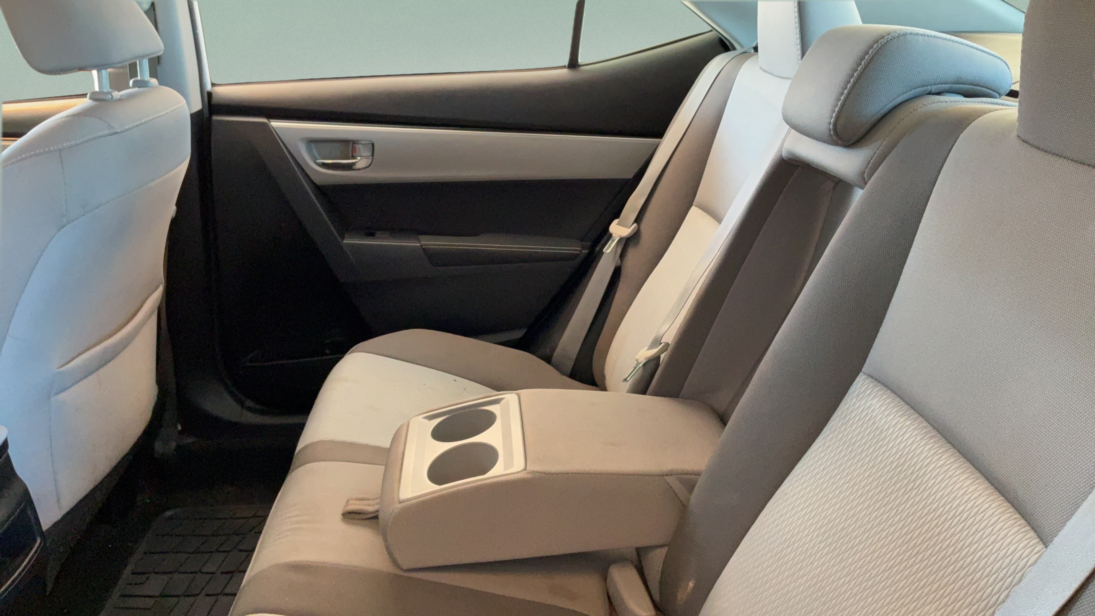 Used 2018 Toyota Corolla LE w/ LE Premium Package FWD image 22