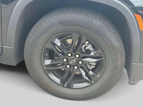 Used 2023 Chevrolet Traverse LT FWD image 7