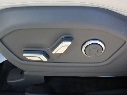 Used 2025 Hyundai Santa Fe Limited AWD/4WD image 11
