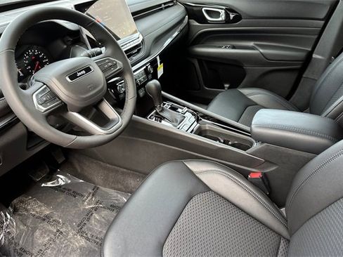 New 2026 Jeep Compass Latitude image 9