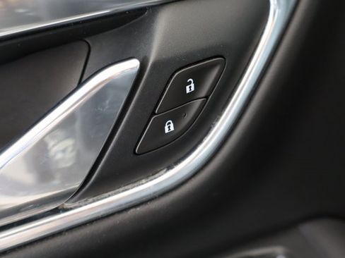 Used 2021 Chevrolet Suburban LT image 17