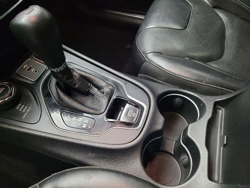 Used 2019 Jeep Cherokee Limited AWD/4WD image 26