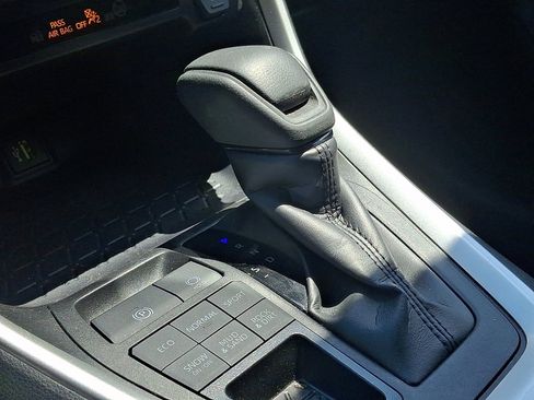 Used 2025 Toyota RAV4 XLE AWD/4WD image 15