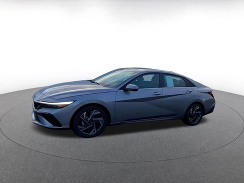 Used 2025 Hyundai Elantra SEL image 9