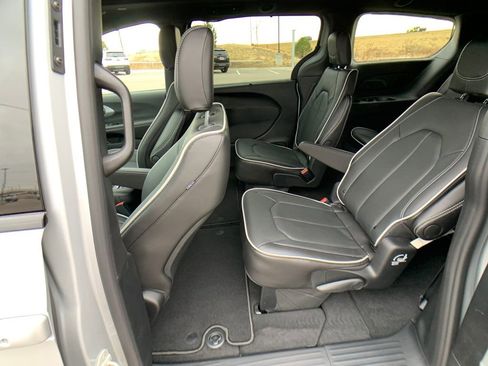 New 2026 Chrysler Pacifica Limited w/ S Appearance Package AWD/4WD image 26