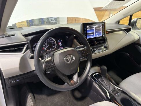 Used 2022 Toyota Corolla LE FWD image 18