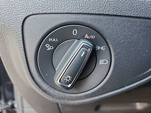 Used 2021 Volkswagen Atlas SE image 23