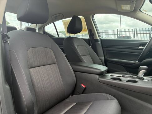 Used 2025 Nissan Altima 2.5 SV FWD image 32