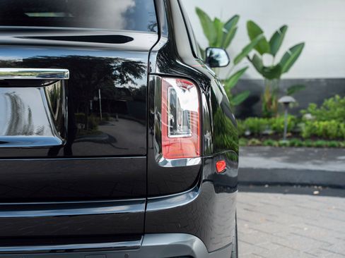 Certified 2023 Rolls-Royce Cullinan w/ Dark Exterior Package image 44