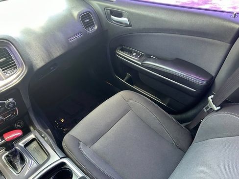 Used 2017 Dodge Charger SE RWD image 11