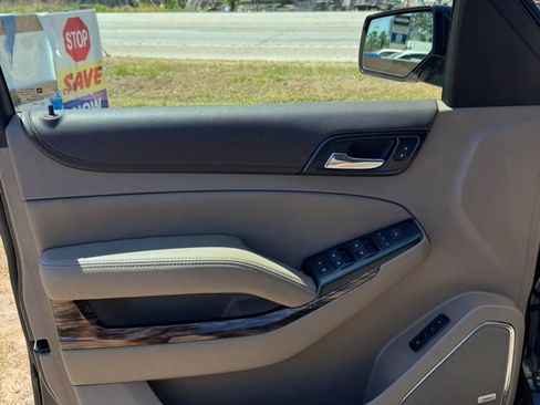 Used 2017 GMC Yukon XL SLT w/ Open Road Package AWD/4WD image 22