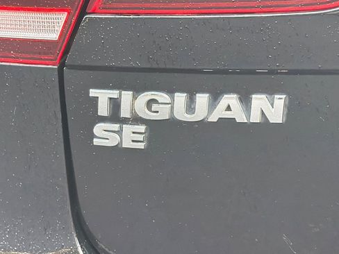 Used 2020 Volkswagen Tiguan SE w/ Panoramic Sunroof Package image 37